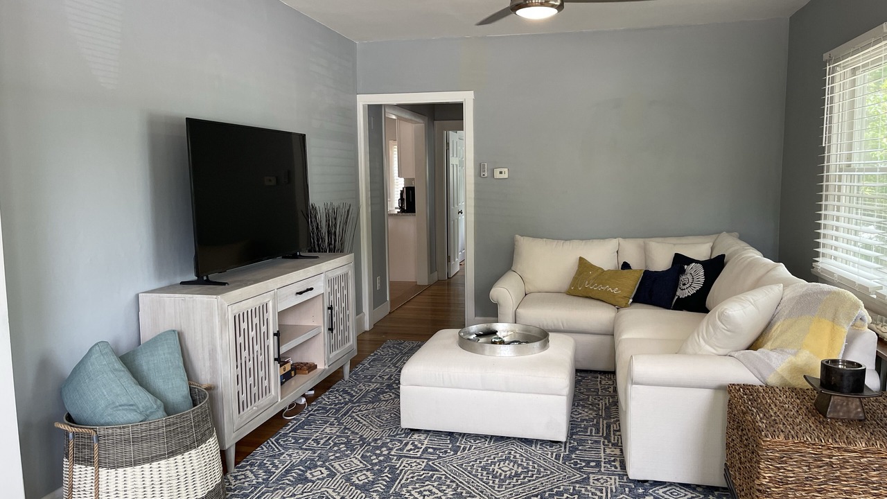 Photo of Livingroom in Lagoon Heights