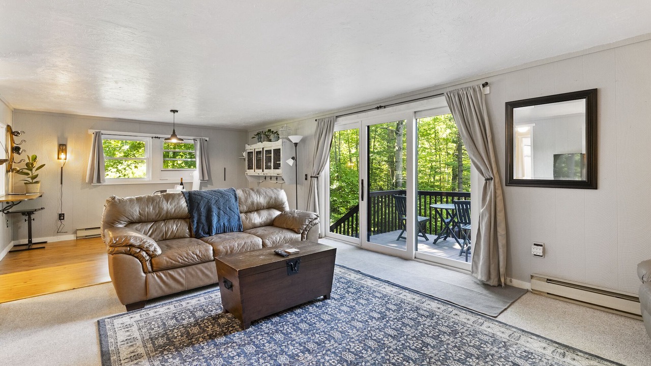 Photo of Livingroom in Becket