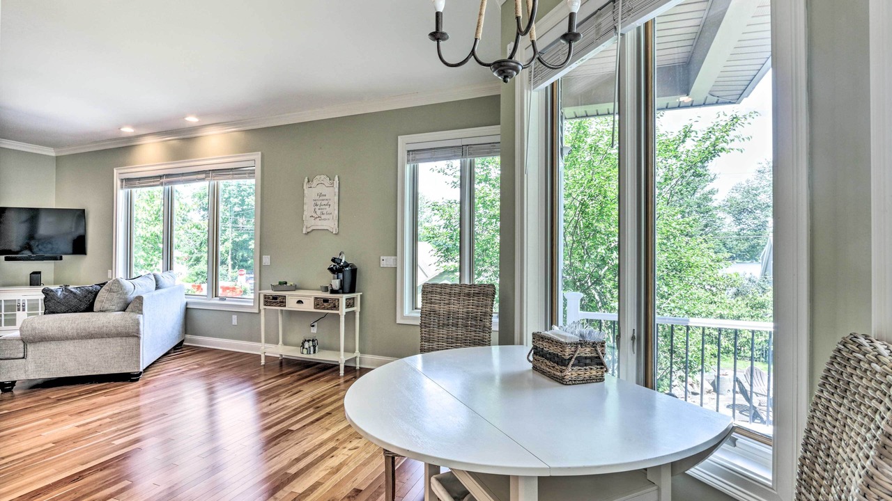 Photo of Livingroom in Middlefield
