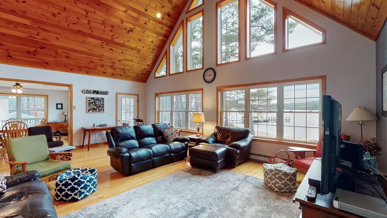 Photo of Livingroom in Moultonborough