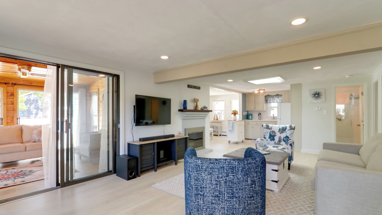 Photo of Livingroom in West Yarmouth