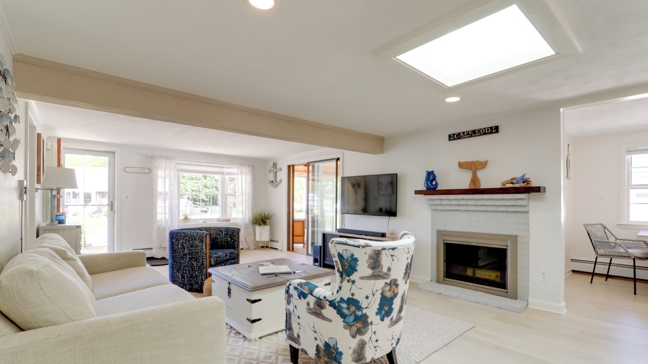Photo of Livingroom in West Yarmouth
