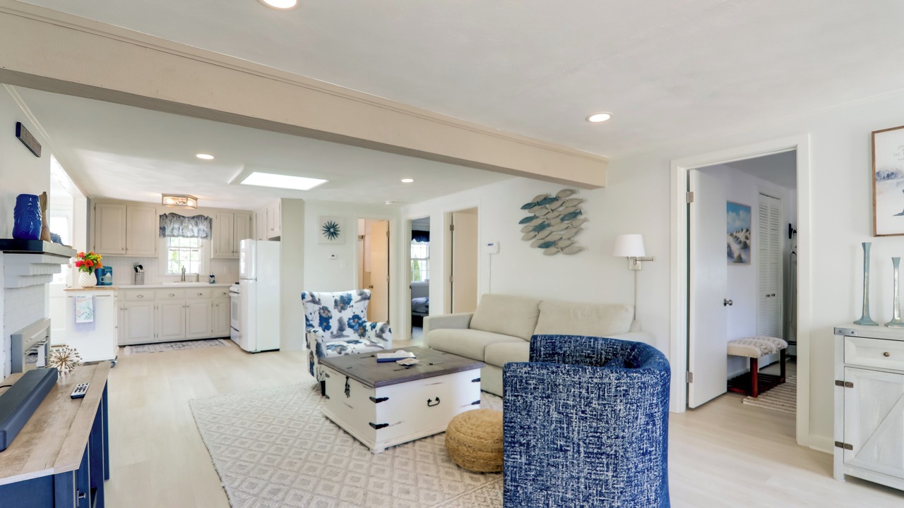 Photo of Livingroom in West Yarmouth