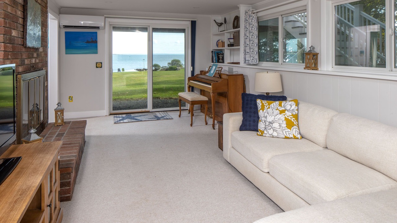 Photo of Livingroom in Mattapoisett