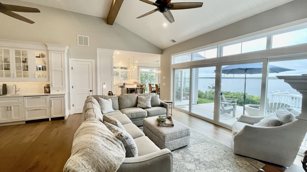 Photo of Livingroom in Seconsett Island