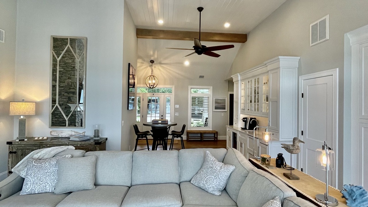 Photo of Livingroom in Seconsett Island
