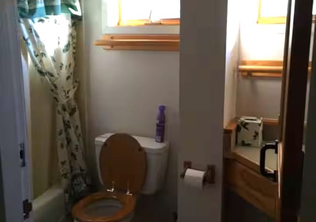 Photo of Bathroom in Warren