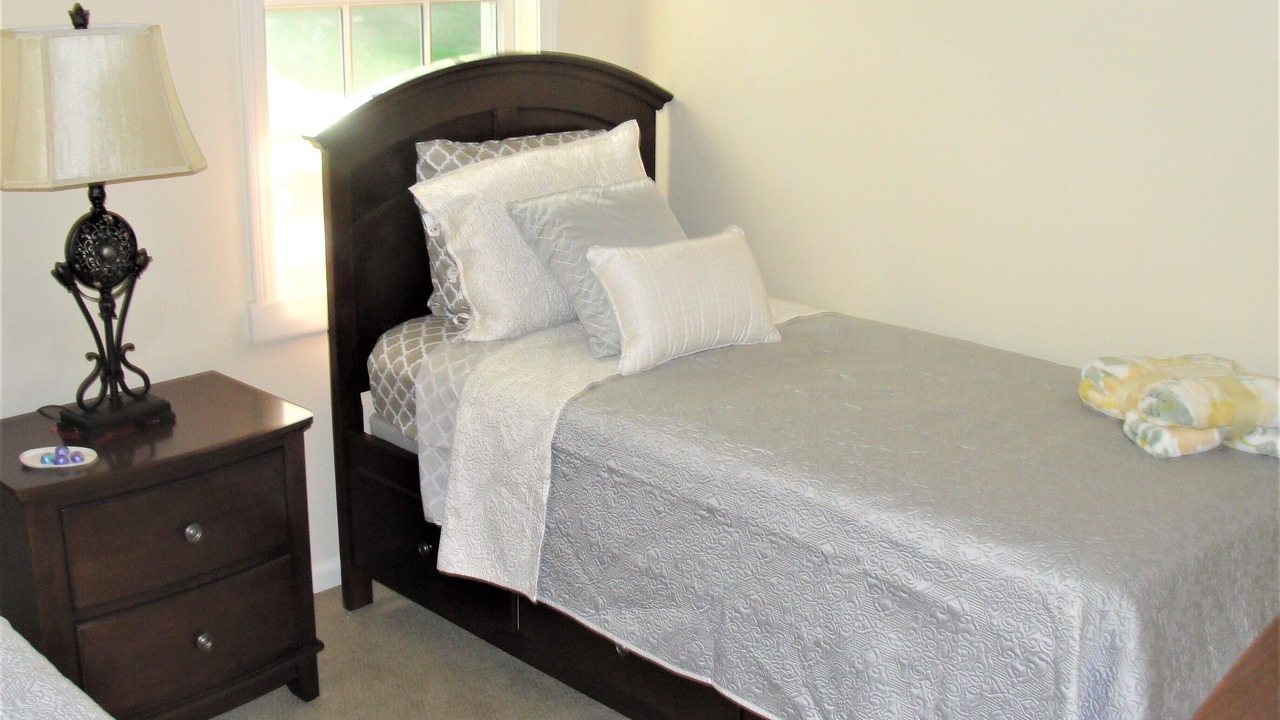 Photo of Bedroom in Lee
