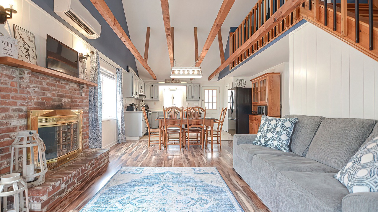 Photo of Livingroom in Lake Arrowhead