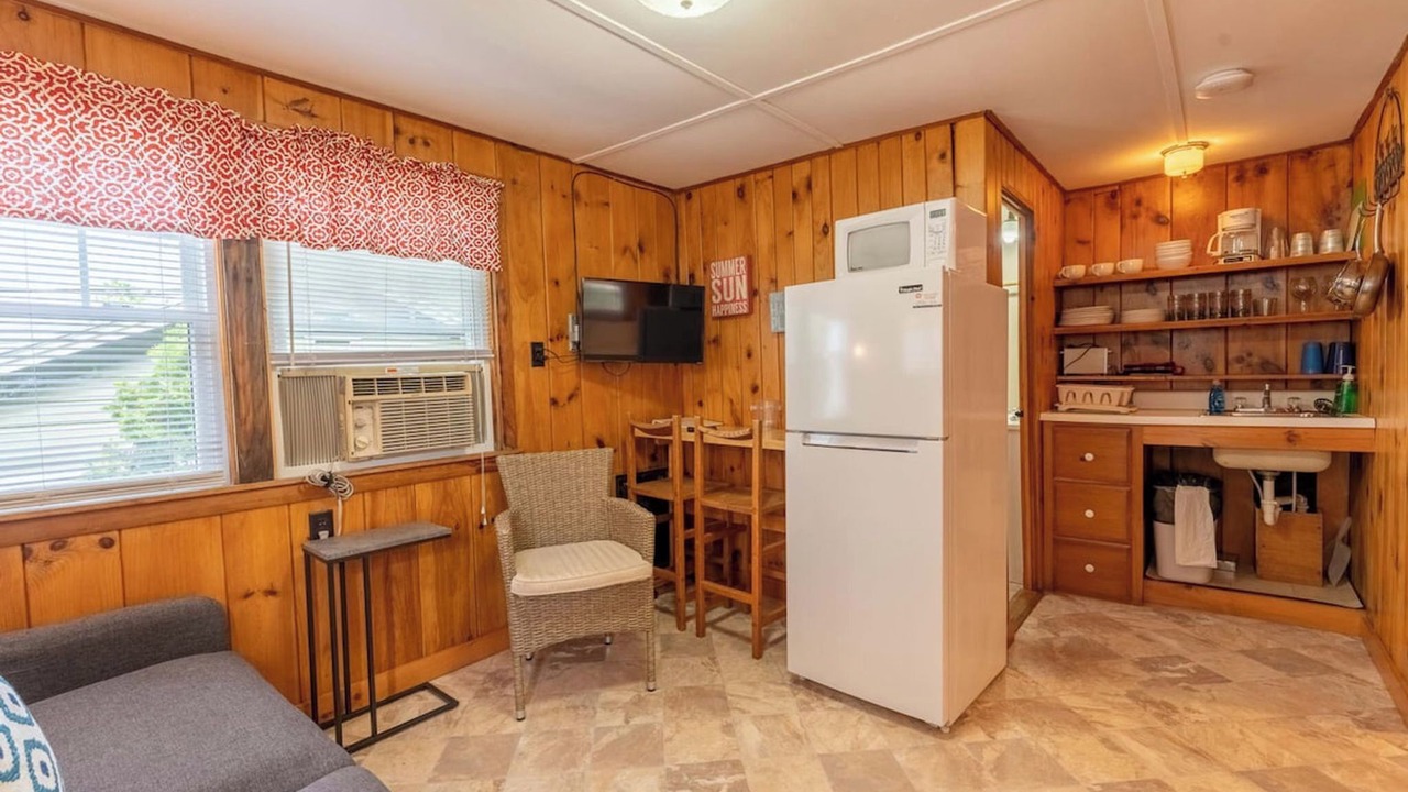 Photo of Livingroom in Weirs Beach