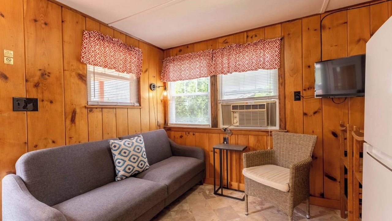 Photo of Livingroom in Weirs Beach