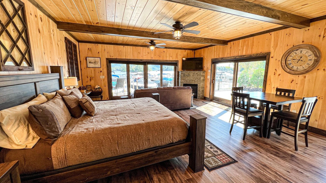 Photo of Livingroom in Bolton Landing