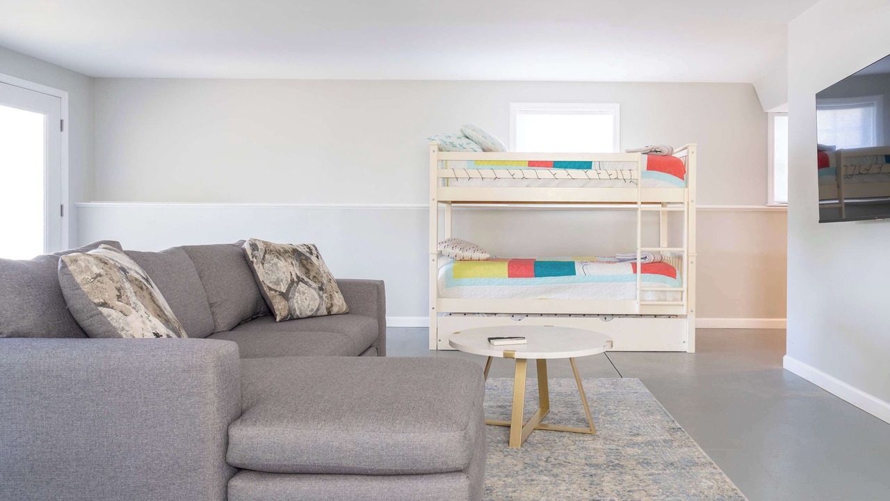 Photo of Livingroom in Easton's Point