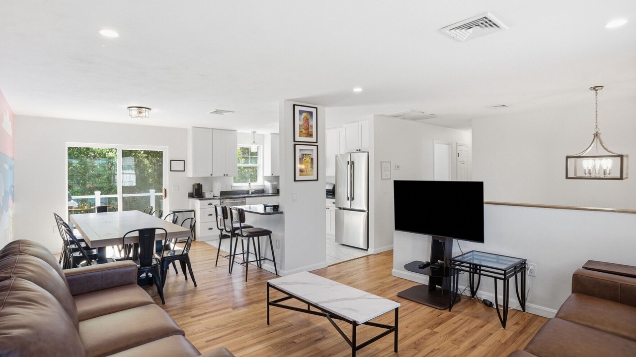 Photo of Livingroom in Eastward Look