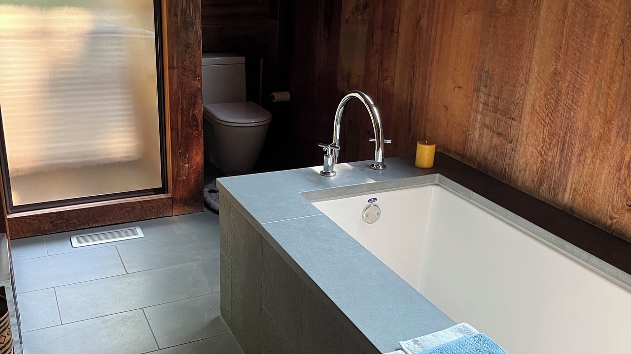 Photo of Bathroom in Barnes Landing