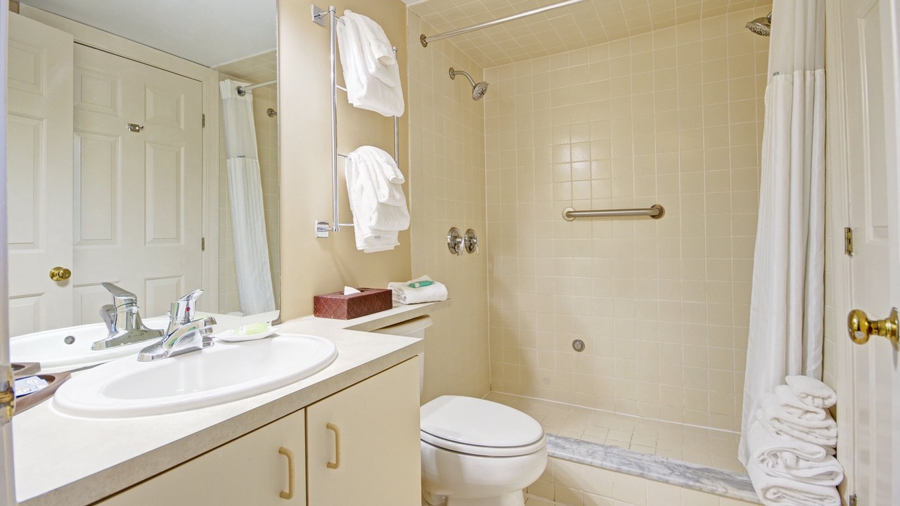 Photo of Bathroom in Yachting Village
