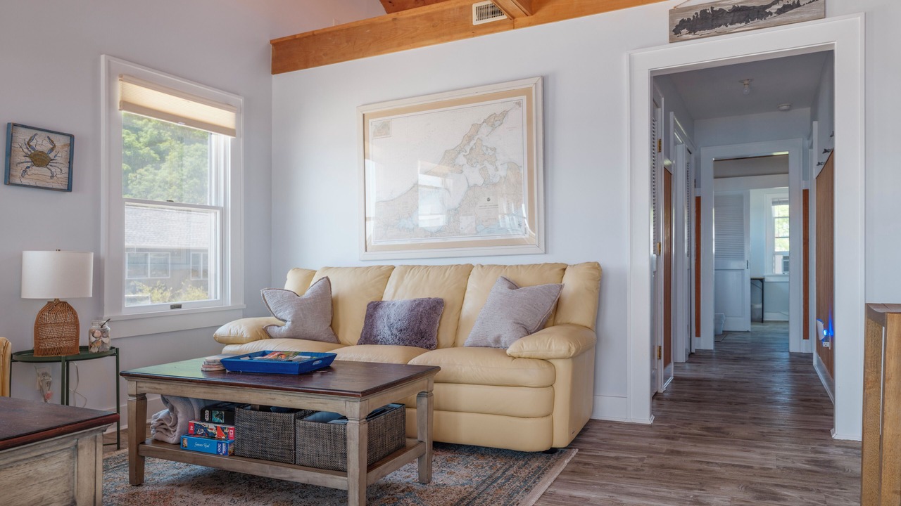 Photo of Livingroom in East Marion