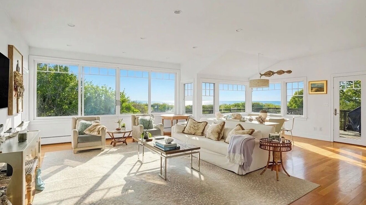 Photo of Livingroom in Aquinnah