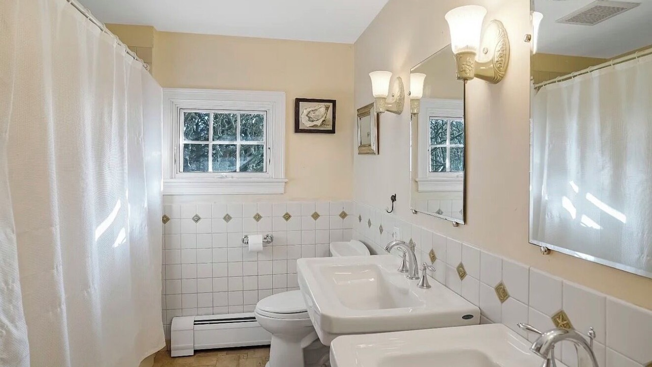 Photo of Bathroom in Aquinnah