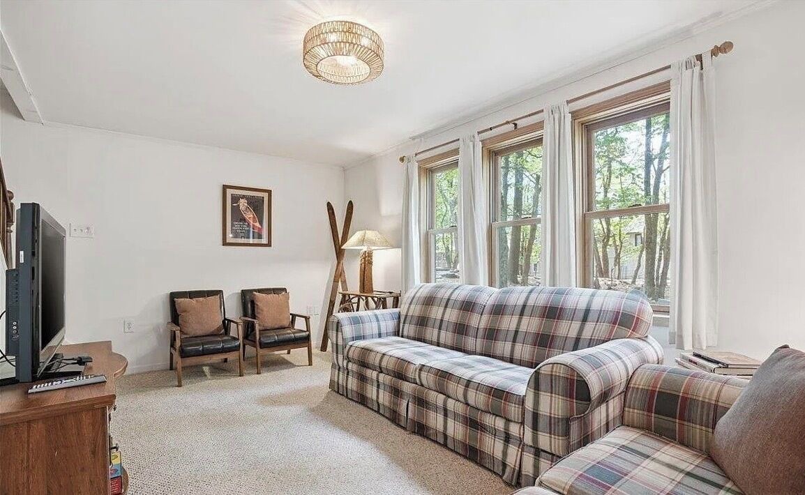 Photo of Livingroom in Lake Harmony Estates