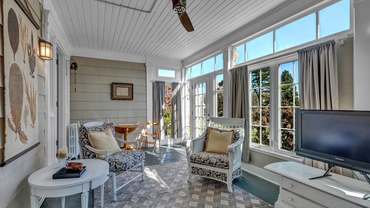 Photo of Livingroom in Niantic