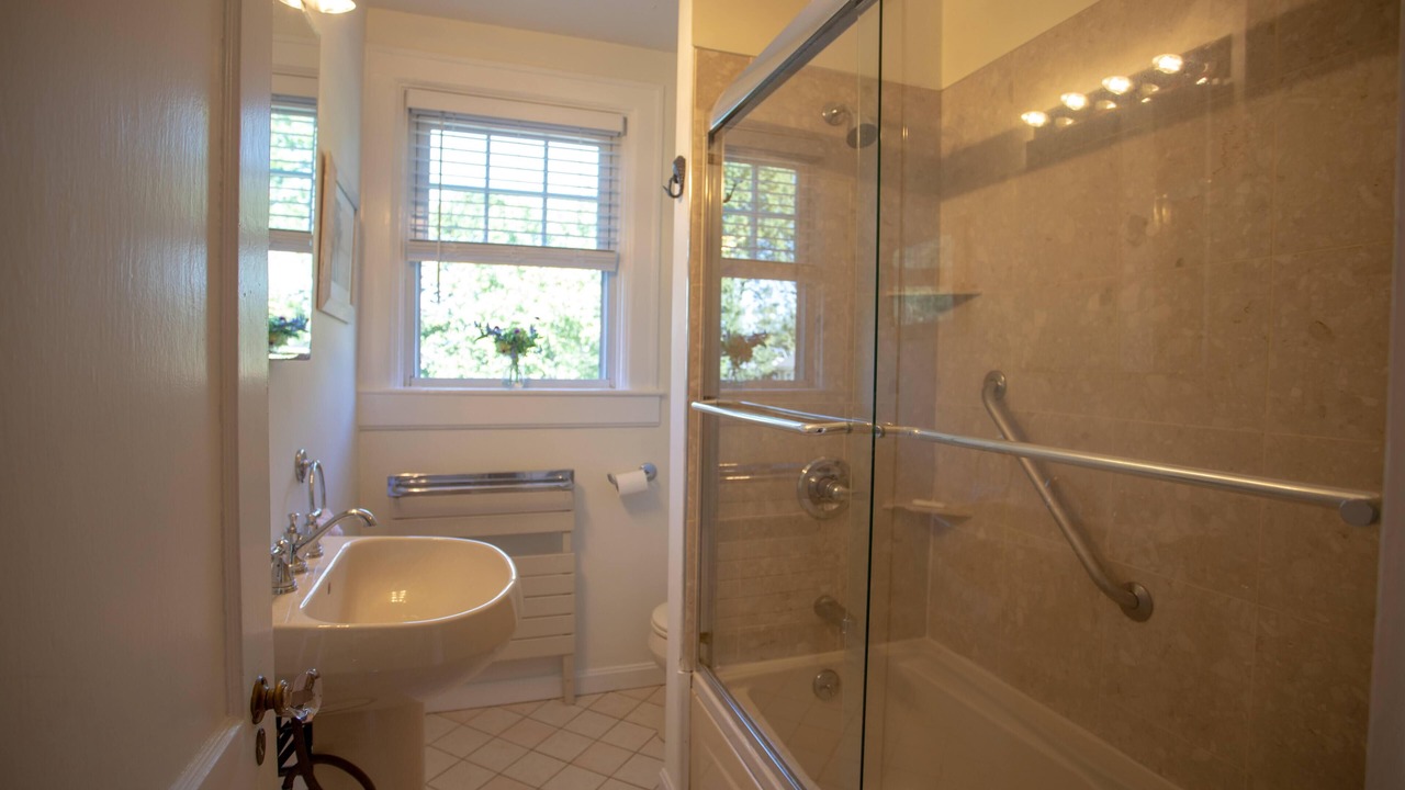 Photo of Bathroom in Cliff Walk