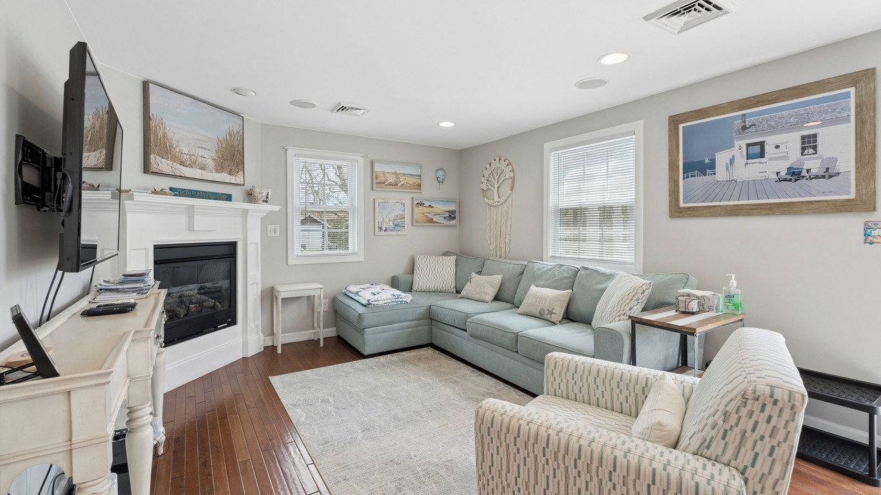 Photo of Livingroom in West Yarmouth