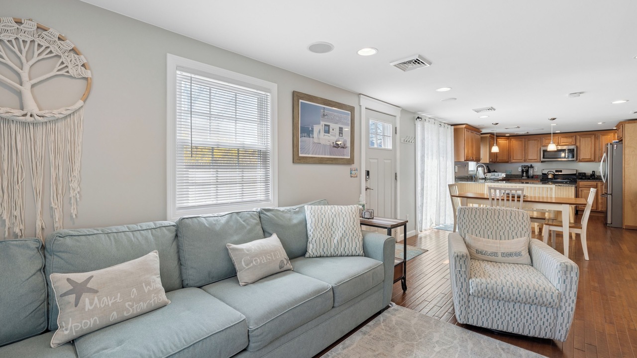 Photo of Livingroom in West Yarmouth
