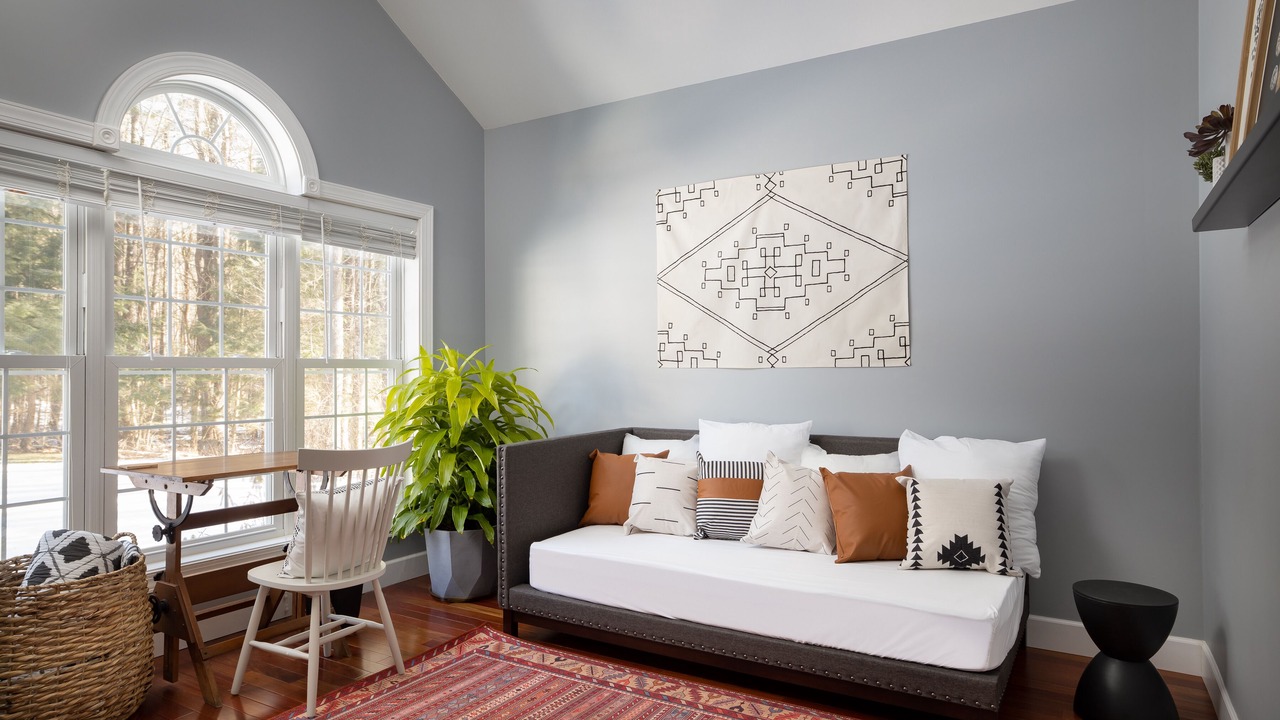 Photo of Bedroom in Lee