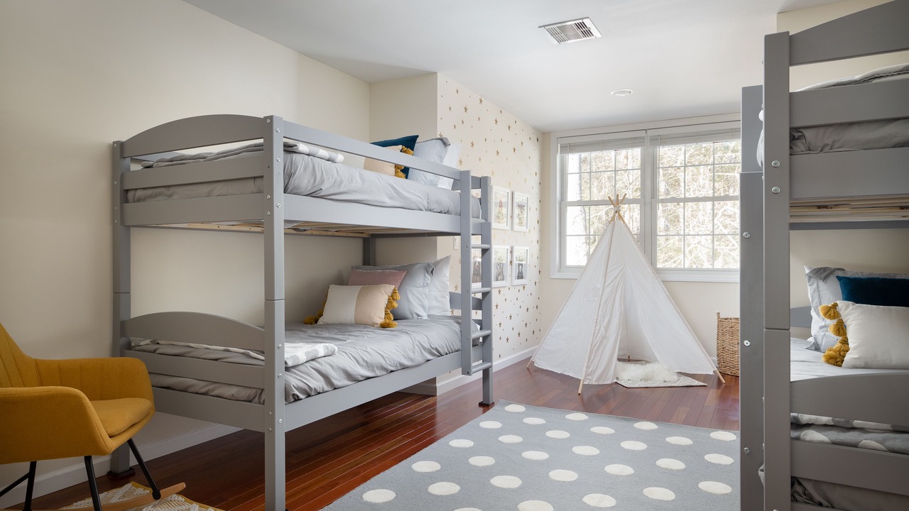 Photo of Bedroom in Lee