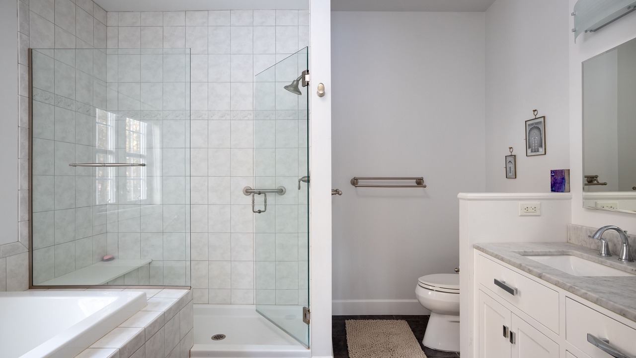 Photo of Bathroom in Lee