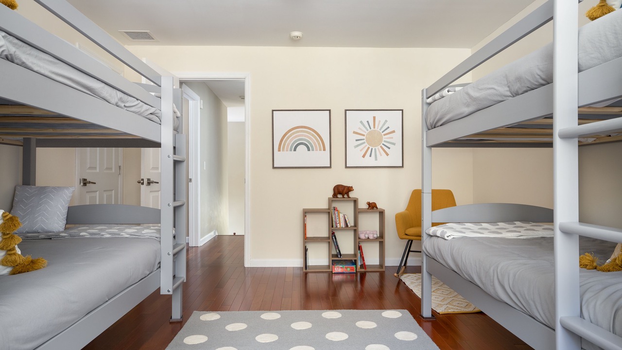 Photo of Bedroom in Lee