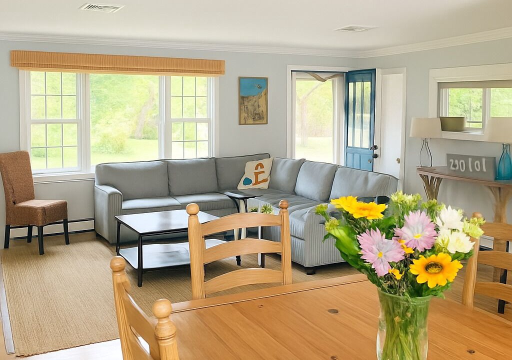 Photo of Livingroom in Dennis