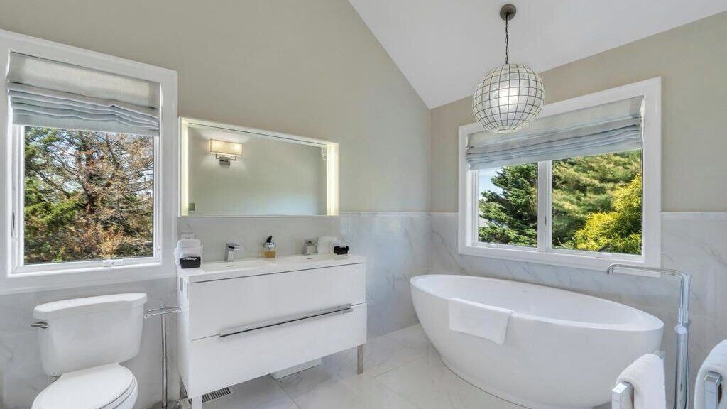 Photo of Bathroom in Shinnecock Hills