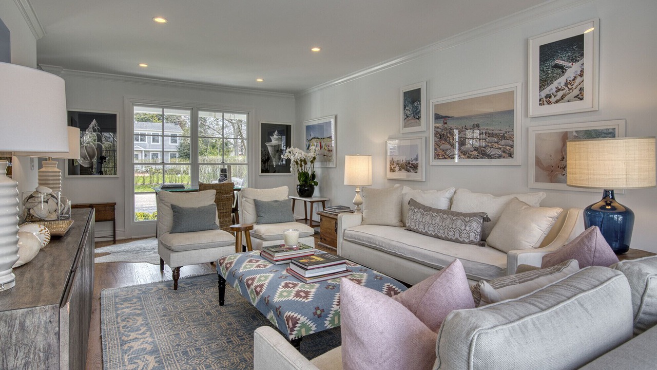 Photo of Livingroom in Village of Southampton
