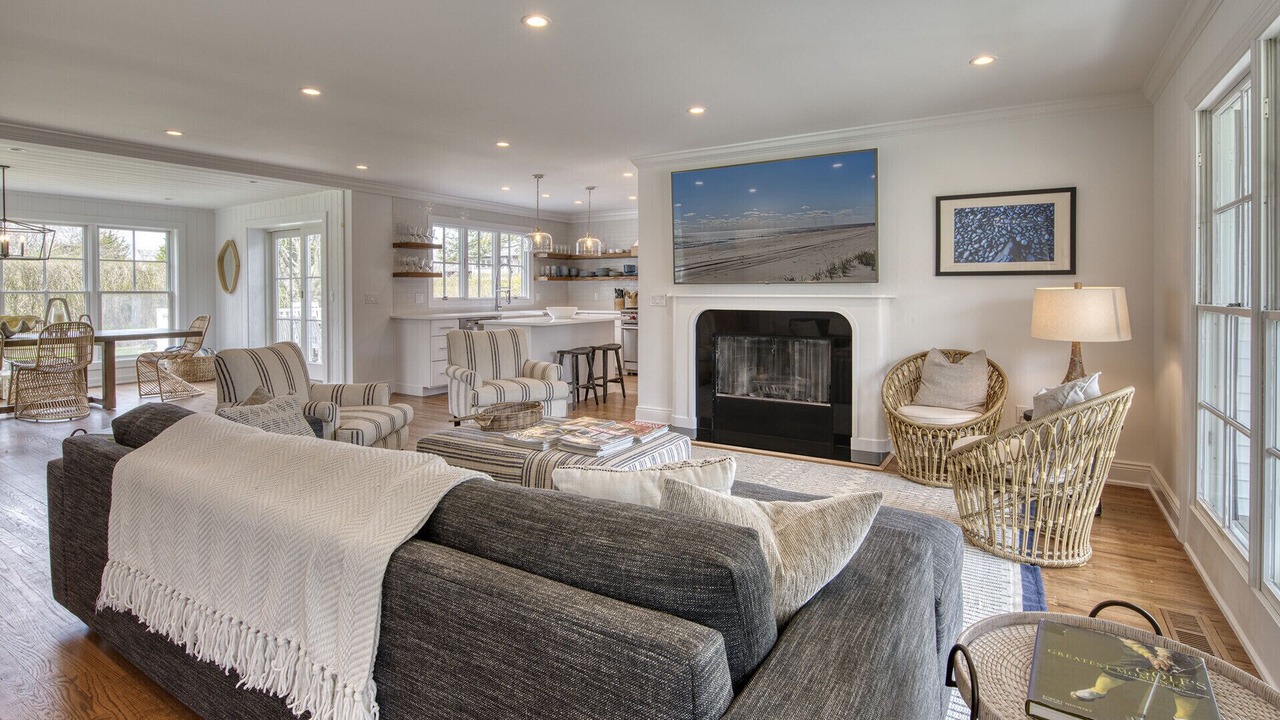 Photo of Livingroom in Village of Southampton