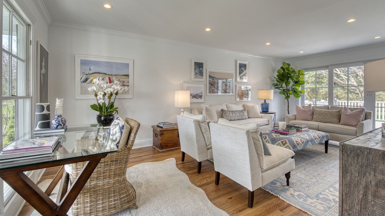 Photo of Livingroom in Village of Southampton