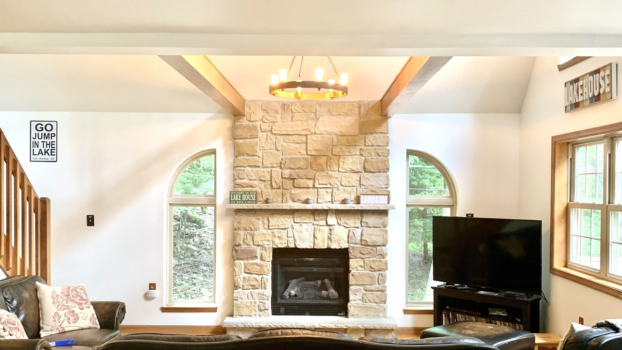 Photo of Livingroom in Lake Harmony Estates