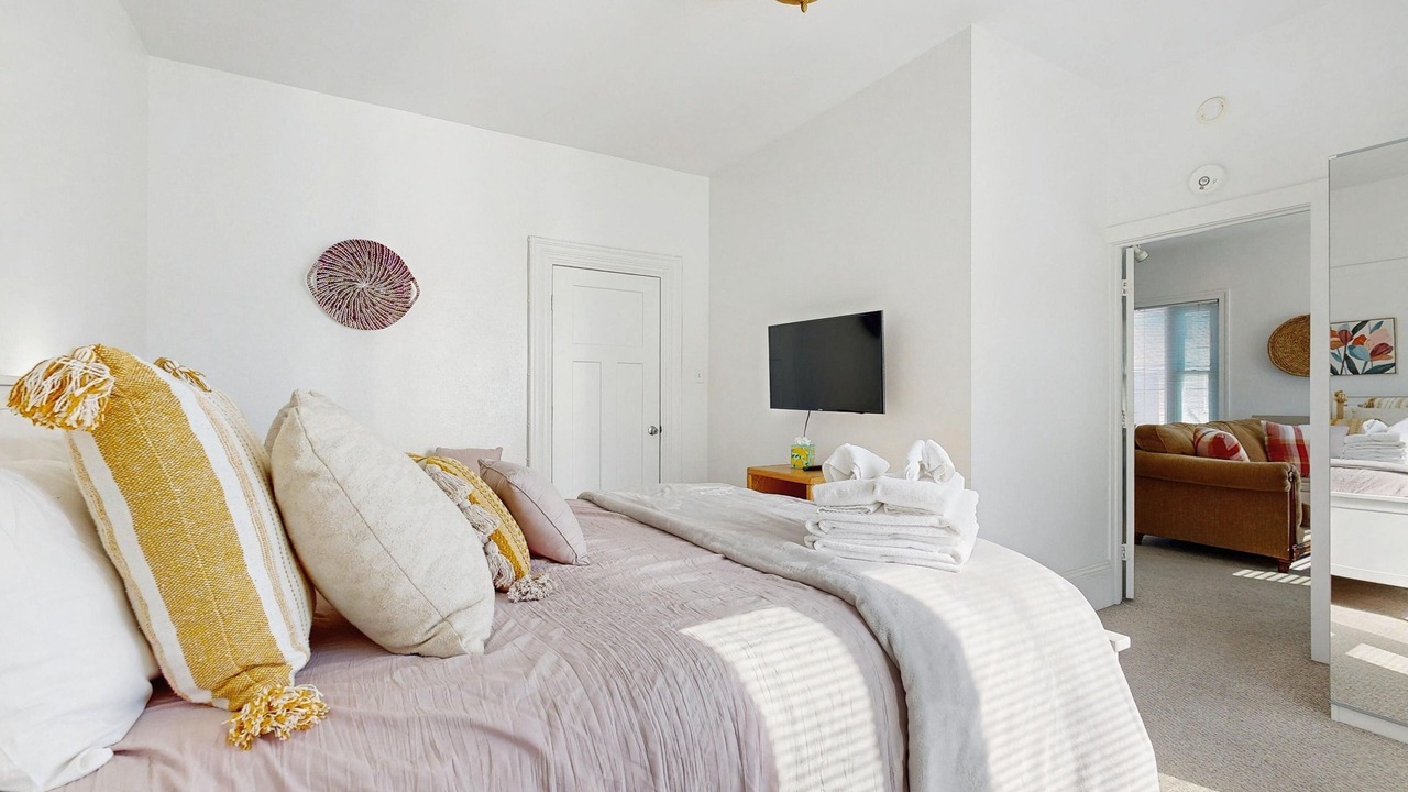 Photo of Bedroom in Commercial Street