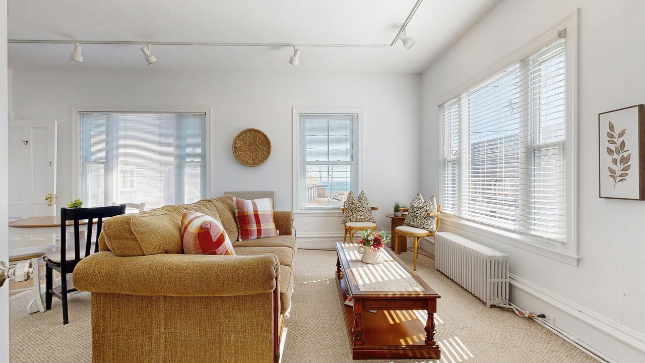 Photo of Livingroom in Commercial Street