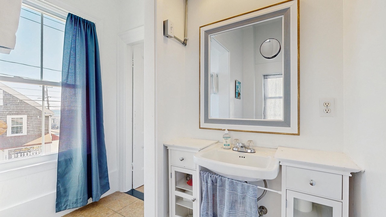 Photo of Bathroom in Commercial Street