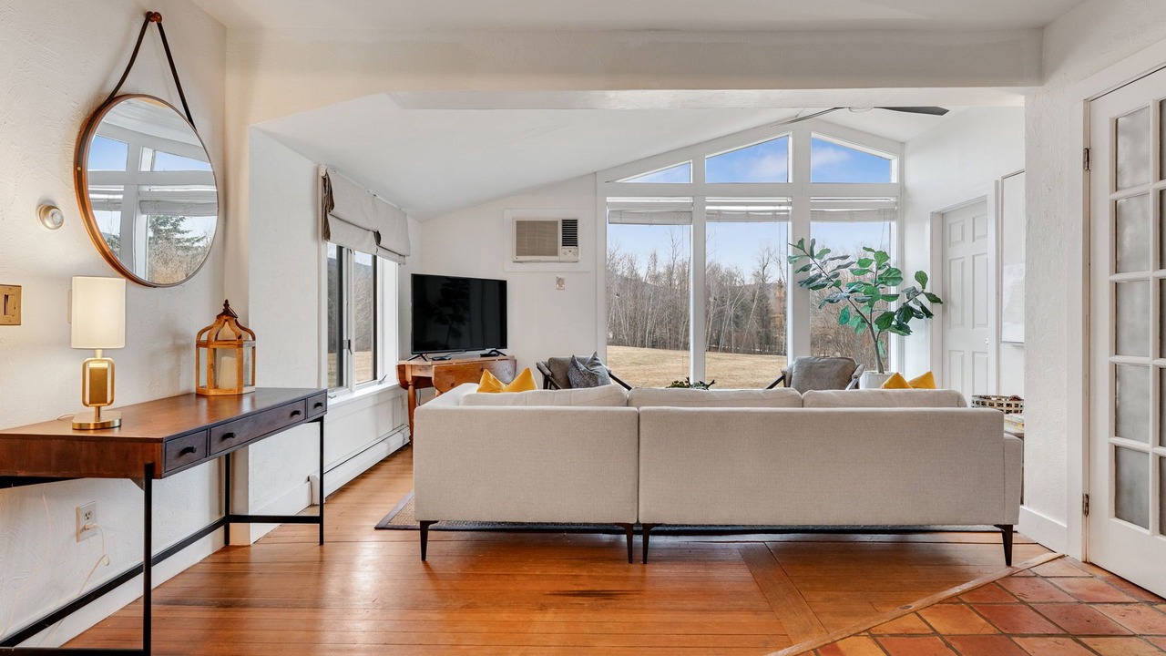Photo of Livingroom in Mendon