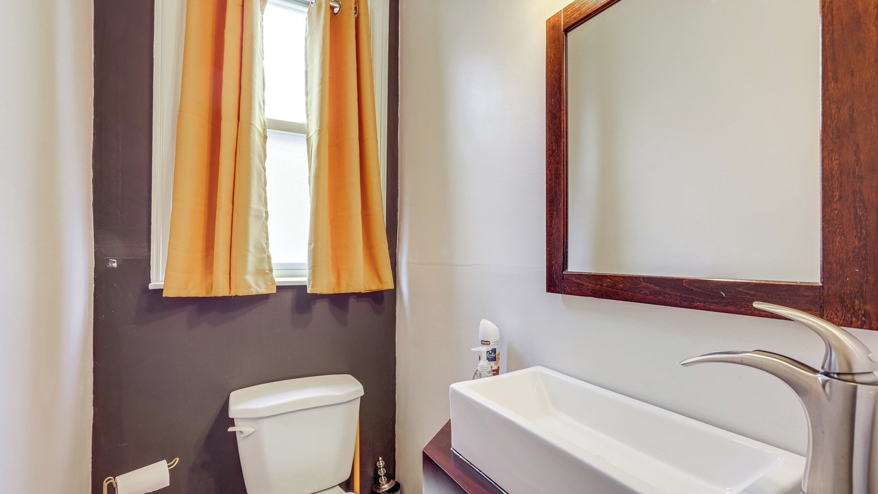 Photo of Bathroom in North Philadelphia