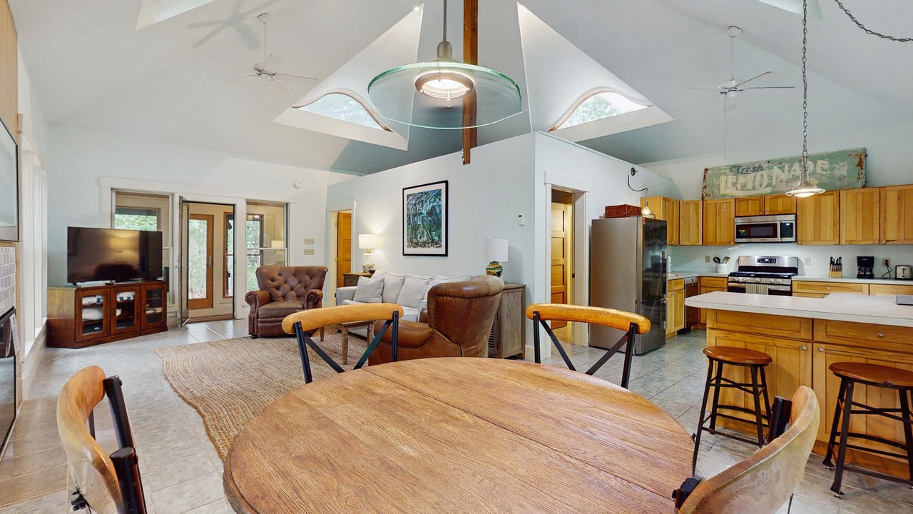 Photo of Livingroom in West Tisbury