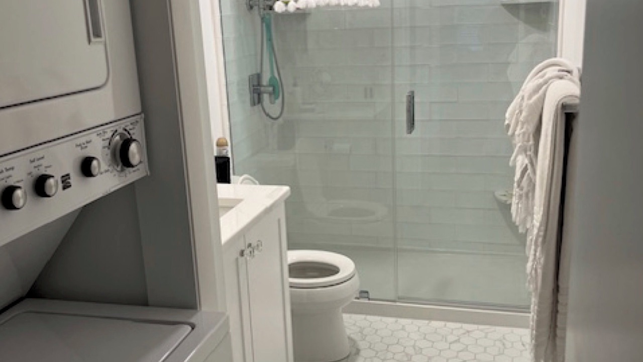 Photo of Bathroom in Bellevue Avenue Historic District