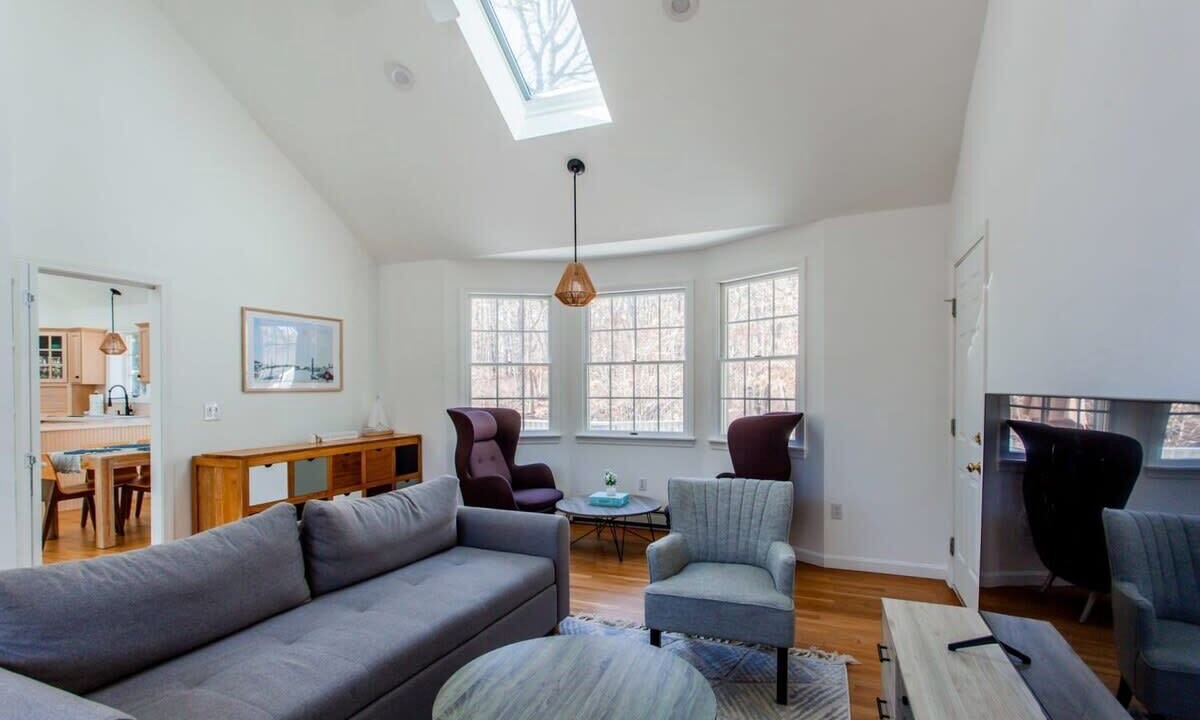 Photo of Livingroom in East Harwich