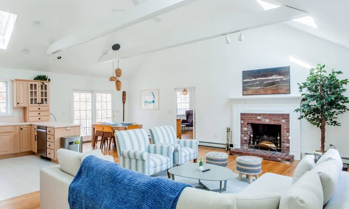 Photo of Livingroom in East Harwich
