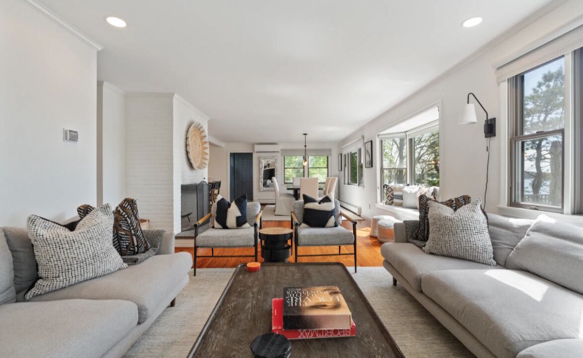 Photo of Livingroom in Waquoit Village