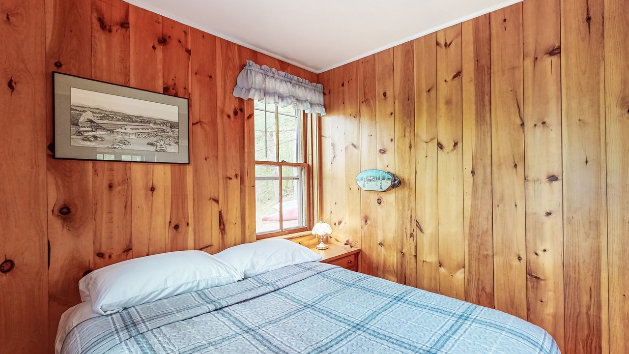 Photo of Bedroom in Raymond