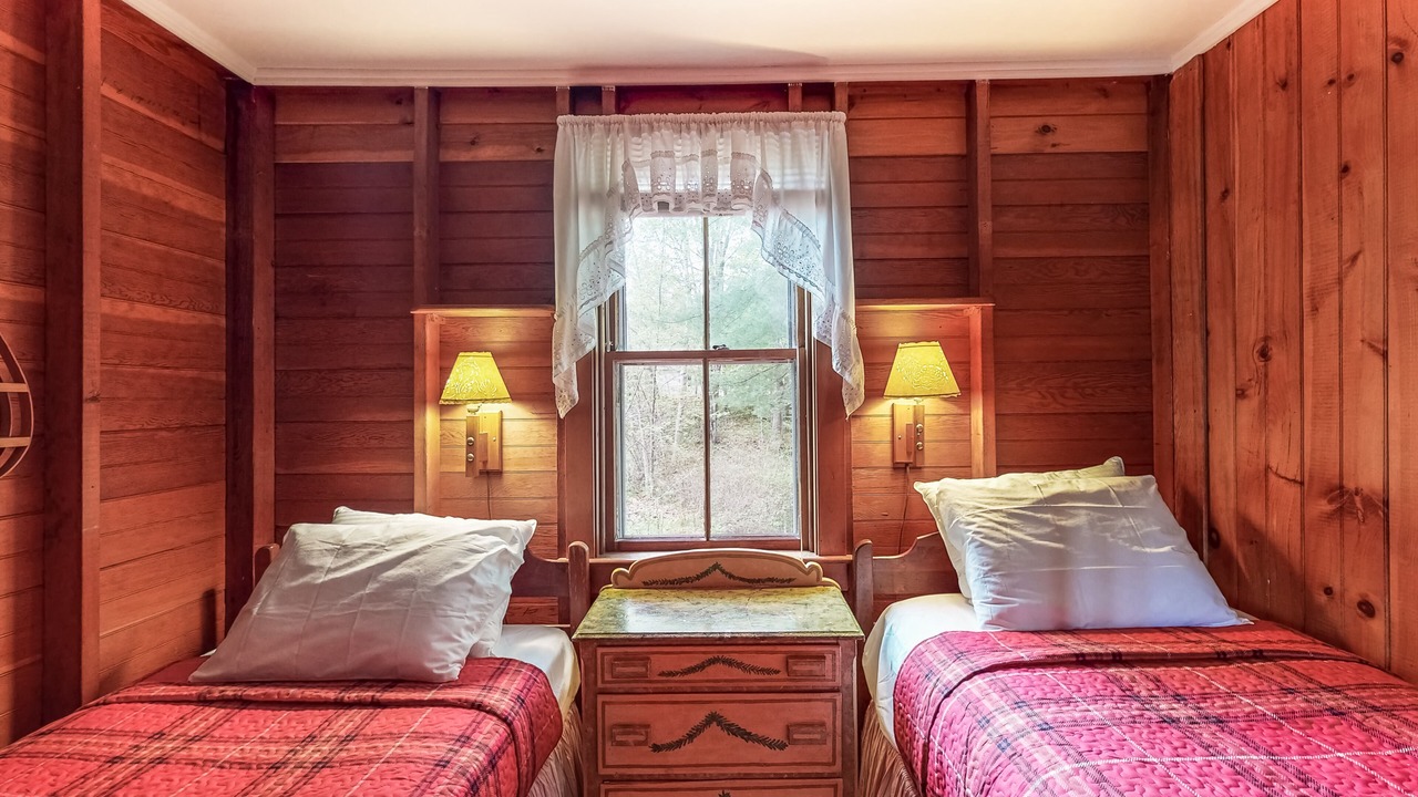 Photo of Bedroom in Raymond